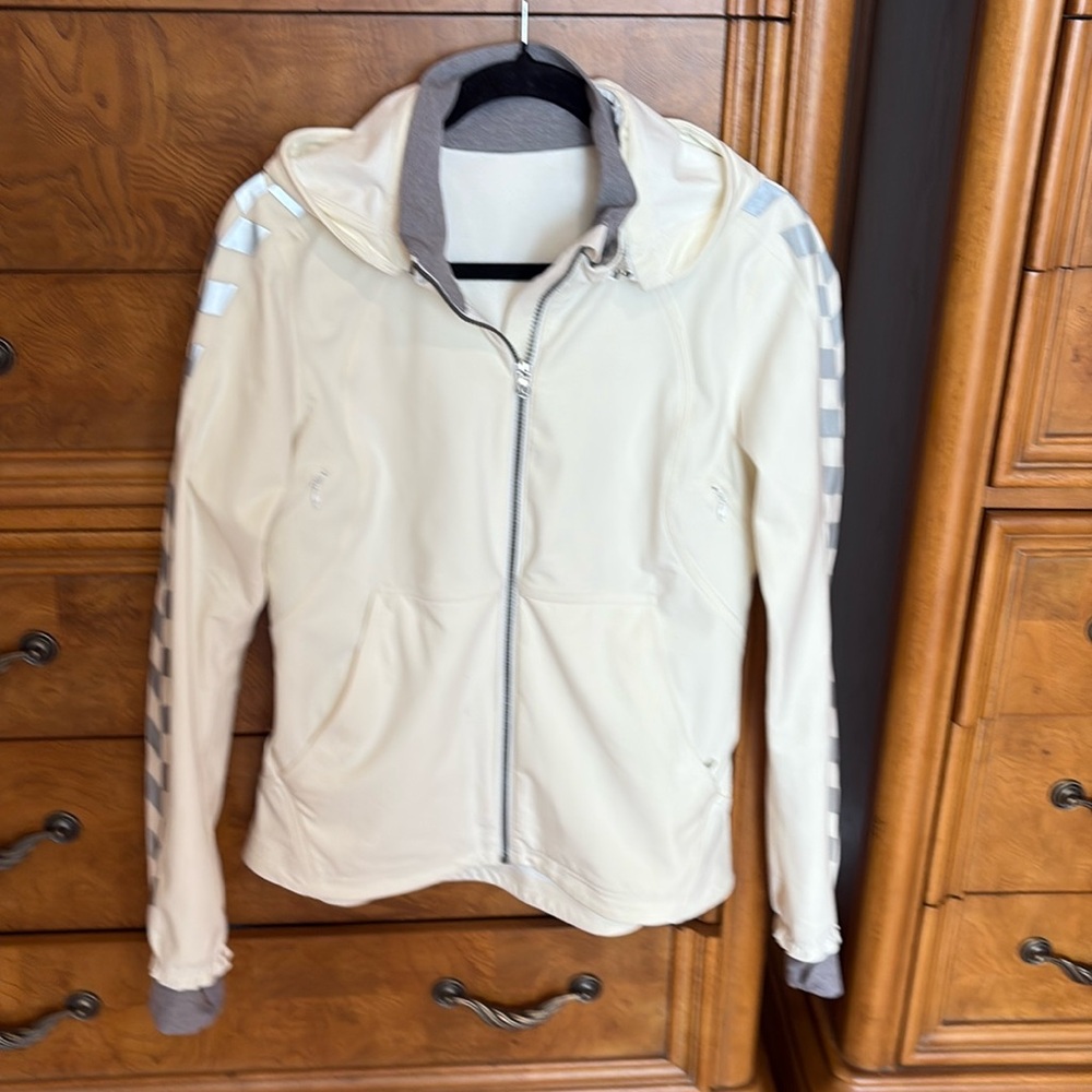 Women’s Lulu lemon jacket with detachable hood